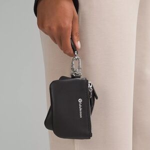 23🆕🌵 Lululemon Dual Pouch Wristlet Cactus Leather Alternative - Black Silver